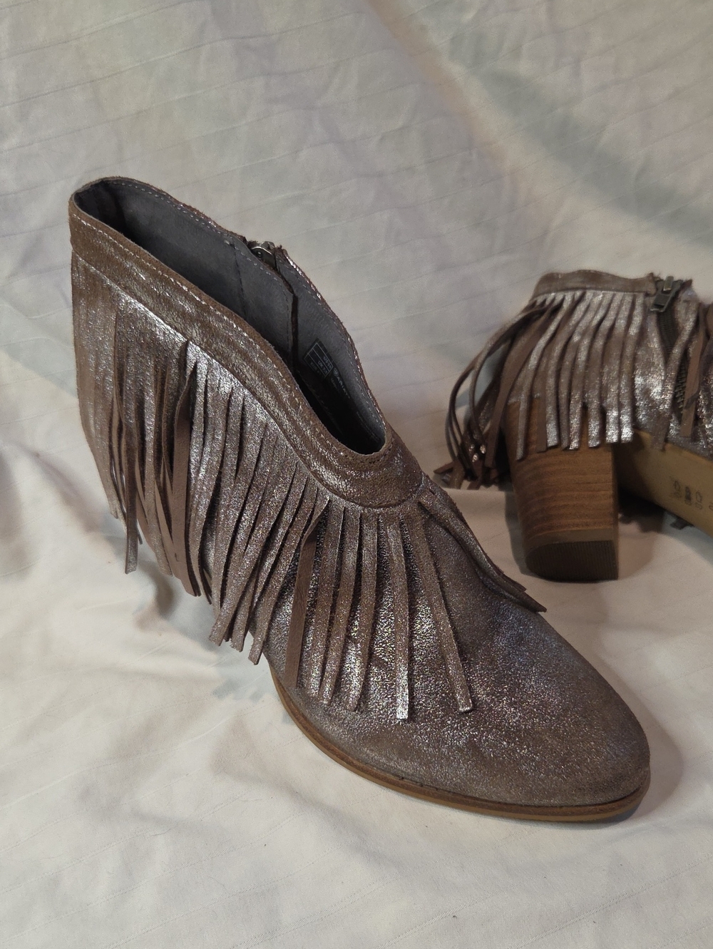 Ariat | Layla Metallic Distressed Silver Fringe Ankle Booties Sz 10